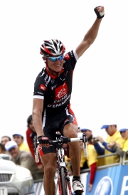 AP El ruso Vladimir Efimkin, del Caisse D´Epargne, ganó la cuarta etapa y es el nuevo líder de la competencia.