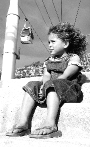 El alcalde de Medellín dice que la meta es trabajar por una ciudad en la que los niños tengan esperanzas.