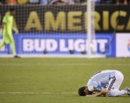 Luego de diez años, diez meses y diez días vistiendo la albiceleste, Lionel Messi le dijo adiós a la Selección Argentina. FOTO AP
