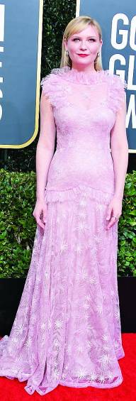 Joyas y vestidos sobre la alfombra de los Globos de Oro