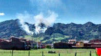 Un incendio forestal, de grandes proporciones, también se presentó este sábado en un cerro del municipio de La Ceja, Oriente antioqueño. FOTO CORTESÍA @DNLVL