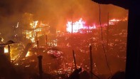 Así fue el voraz incendio en el municipio de Riosucio, Chocó y que dejó 72 viviendas afectadas, 320 personas damnificadas y muertas a una niña de 8 años y una mujer de 25. FOTO CAPTURA VIDEO