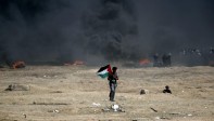 Luego del anuncio de Estados Unidos de abrir una embajada en Jerusalén, cientos de palestinos iniciaron protestas en la franja de Gaza, lo que llevó a una represión con armas letales del ejército israelí que ya deja más de 58 muertos y 2.700 heridos por las balas. Foto: AFP