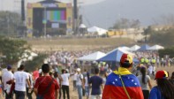 El lado colombiano del puente internacional Tienditas, donde está uno de los pasos fronterizos con Venezuela, está listo para recibir el concierto Venezuela Aid Live . Foto: AFP