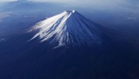  El monte Fuji en Japón cubierto de nieve. FOTO Reuters