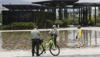 La Alcaldía de Medellín finalizó los trabajos de la etapa 1B (costado oriental) de Parques del Río. Se instalaron los equipos electromecánicos para el funcionamiento del soterrado y se culminó el Parque de Niebla. FOTO MANUEL SALDARRIAGA