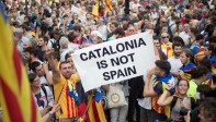 Miles de catalanes que están de acuerdo con la independencia salieron a celebrar al centro de Barcelona. FOTO EFE
