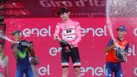Tom Dumoulin fue el gran ganador de la edición centenaria del Giro de Italia, Nairo Quintana fue segundo y Vincenzo Nibali, tercero. FOTO AFP