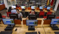 Con la renovación, la biblioteca cuenta con una alta gama de computadores y de programas tecnológicos para sus usuarios. FOTOS : JULIO CÉSAR HERRERA