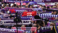 Los seguidores de la Fiorentina expresaron su pesar y cariño por el jugador que falleció el pasado domingo, por un problema cardíaco. FOTO AFP