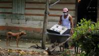 En un caserío conocido como La Isla de la Amargura de Cáceres, Antioquia, el clan del golfo amenazó a sus pobladores, todos ellos campesinos, el pasado 2 de septiembre lo que causó una salida masiva por temor a represalias de este grupo armado ilegal. Hoy este lugar está vacío. Foto: Jaime Pérez, enviado especial.
