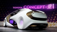 Toyota Concept, diseñado para aprender sobre su conductor, se dio a conocer durante la conferencia de prensa de Toyota. FOTO Reuters