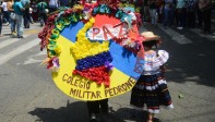 “Este evento permite que las nuevas generaciones mantengan el legado, pues siembra las tradiciones en los niños y sirve de conexión con su ancestros”, dijo a periodistas el director del desfile, Gustavo Ortega. FOTO AFP