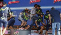 La champaña hizo correr al mejor equipo del Giro de Italia, el Movistar. FOTO CORTESÍA MOVISTAR