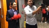 El candidato Santiago Gómez se puso los guantes para subirse al Ring Electoral. FOTO ESTEBAN VANEGAS