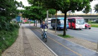 También están exentos los automotores que usen gas natural, energía eléctrica o que sean híbridos, carros de transporte especial o de emergencias, y los destinados al transporte de alimentos. Foto: Alejandro Bermúdez