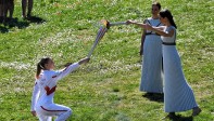 Por primera vez en la historia, una mujer inició el relevo de la llama, la griega Anna Korakaki, campeona olímpica, europea y mundial de tiro. FOTO EFE