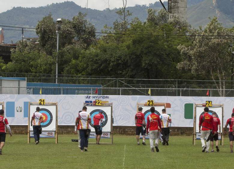 Los arqueros de recurvo masculino y compuesto femenino abrieron ayer la jornada de prácticas.