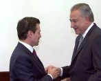 Enrique Peña Nieto y Óscar Naranjo. FOTO COLPRENSA