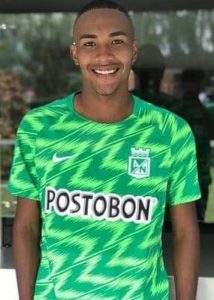 Este defensa central es otro de los que se ganó el puesto en las divisiones menores del Club Verde y ahora experimentará en Europa.