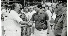 Belisario Betancur, durante el acto de posesión del gobernador de Antioquia, Nicanor Restrepo Santamaría. Puerto Berrío, 1983. FOTO Archivo El Colombiano