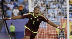 Salomón Rondón, autor del gol patriota ante Uruguay. FOTO AP