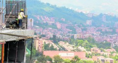 Mientras en otras ciudades la construcción de vivienda va en aumento, en Medellín crece la oferta de oficinas y comercio Foto: archivo