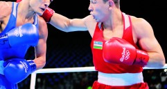 Hasanboy Dusmatov (rojo) es el rival de Yuberjen en la pelea final de su categoría. Es fuerte y con mucha cancha. FOTO AP