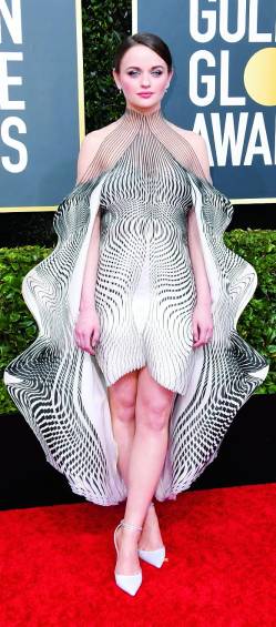 Joyas y vestidos sobre la alfombra de los Globos de Oro