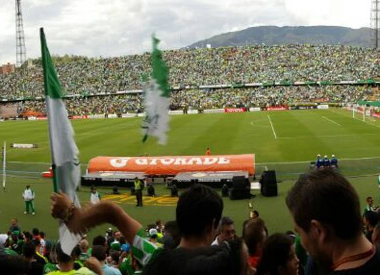 La afición ya se encuentra en el Atanasio Girardot. FOTO JUAN SEBASTIÁN CARVAJAL