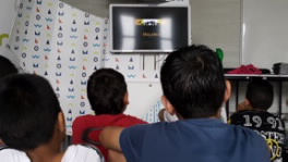 En espacios interactivos, los niños y jóvenes ponen en práctica sus conocimientos. FOTO Cortesía Samsung.