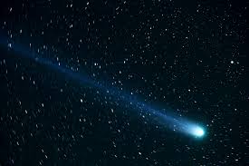Lo que se creía un asteroide, tiene cola. Es un cometa. En la foto el cometa Hyakutake. Foto Nasa