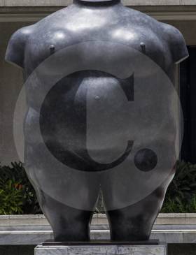 Distintos empresarios se unieron para apoyar el traslado de la escultura Torso de Mujer desde Pietra Santa, Italia, hasta el Centro de Medellín. FOTO Jaime Pérez