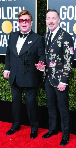 Joyas y vestidos sobre la alfombra de los Globos de Oro