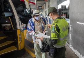 Recuerde llevar el tapabocas, si no lo usa, no podrá subirse al bus. FOTO ANDRÉS CAMILO SUÁREZ.