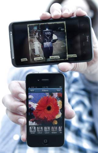 AP - El quinto mayor fabricante de teléfonos móviles inteligentes del mundo, el taiwanés HTC, introdujo dos modelos modelos centrados en las redes sociales, además de las nuevas versiones de sus modelos Desire, Wildfire e Incredible.