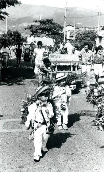El desfile de sillteritos celebraba su quinta edición en el Barrio La Floresta. En su pasada edición participaron cerca de 1.950 niños. FOTO Robinson Sáenz Vargas