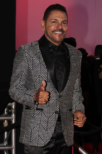 El actor Moises Angulo fue a la ceremonia de los premios TvyNovelas luciendo un traje de Giovany Lopez. FOTO Colprensa. 