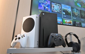 La Xbox Series X es la negra y la S es la blanca. Foto: AFP