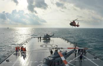 Barcos con sonar ubicaron lo que podría ser la parte central del avión, en el Mar de Java. FOTO afp