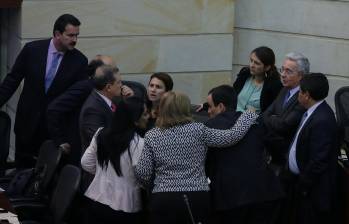 Los congresistas del Centro Democrático salieron satisfechos tras su encuentro de ayer con el presidente Iván Duque. Le ratificaron el compromiso con su Gobierno y la firme decisión de acompañarlo en todas las iniciativas por el desarrollo del país. FOTO Colprensa