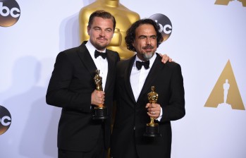 Después de cuatro nominaciones Leonardo DiCaprio consiguió su primer premio Óscar. FOTO AP