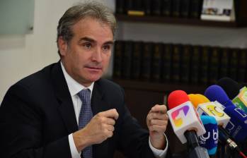 Pablo Felipe Robledo, superintendente de Industria y Comercio, dijo que las Fuerzas Militares son una víctima. FOTO cortesía