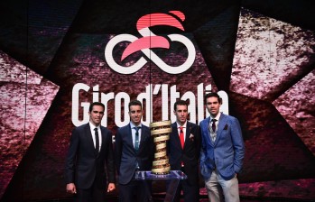 Alberto Contador, Fabio Aru, Vincenzo Nibali y Tom Dumoulin, estuvieron presentes en la presentación del Giro 2018. FOTO AFP