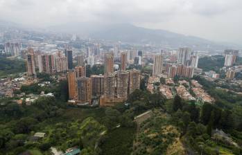 Construcción y urbanización de vivienda en el municipio de Sabaneta en el sur del Valle de Aburra. Foto: Esteban Vanegas Londoño