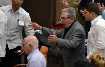 Raúl Castro, expresidente y primer secretario del Partido Comunista Cubano, estuve presente en la votación de la Asamblea. FOTO: AFP.