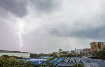 Durante 85 minutos cayeron cientos de rayos en el Aburrá. FOTO ARCHIVO CARLOS VELÁSQUEZ