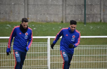 Santiago Arias y Radamel Falcao García durante uno de los entrenamientos previos al duelo de hoy. FOTO CORTESÍA FCF