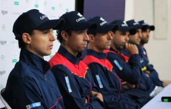 El equipo colombiano que es dirigido por Alejandro Falla durante el sorteo de la Copa Davis que arranca este viernes en Bogotá. FOTO COLPRENSA
