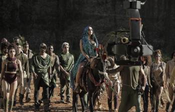 Detrás de cámaras del rodaje del videoclip de Machika, la canción del artista urbano J Balvin. En la foto se ve parte de los bailarines en una locación de Ituango. FOTO cortesía 